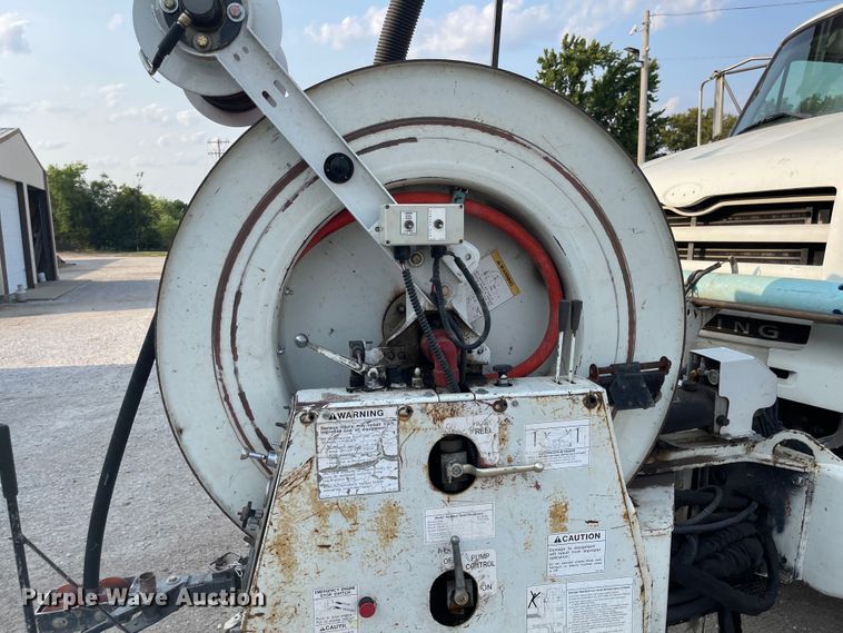 image for item MU9261 2003 Sterling L7500  sewer jetter truck