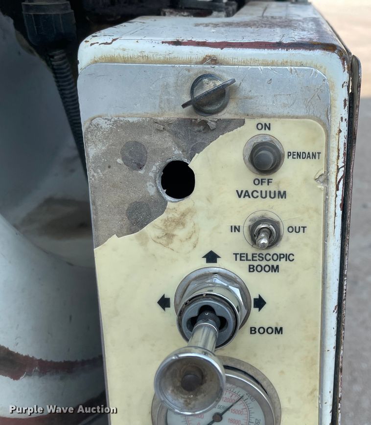 image for item MU9261 2003 Sterling L7500  sewer jetter truck