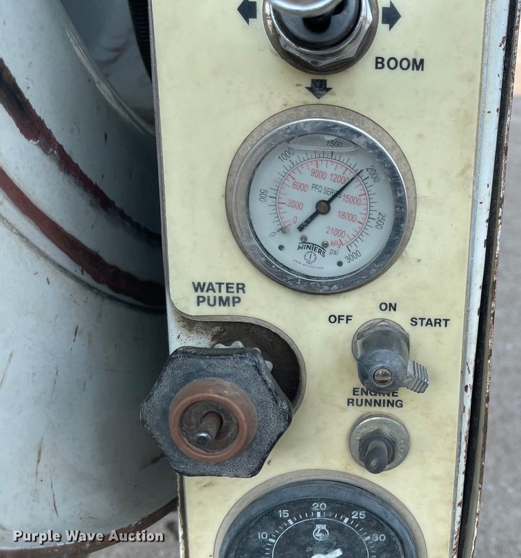 image for item MU9261 2003 Sterling L7500  sewer jetter truck