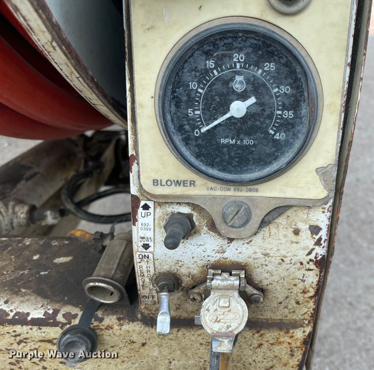 image for item MU9261 2003 Sterling L7500  sewer jetter truck