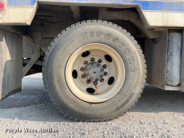 image for item MU9261 2003 Sterling L7500  sewer jetter truck