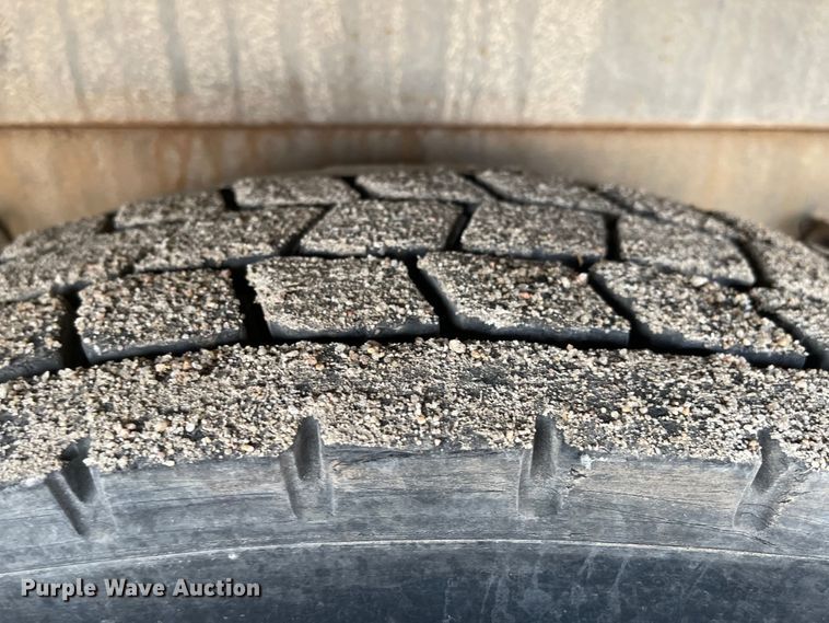 image for item MU9261 2003 Sterling L7500  sewer jetter truck