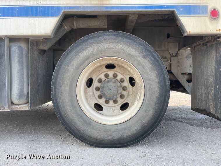 image for item MU9261 2003 Sterling L7500  sewer jetter truck