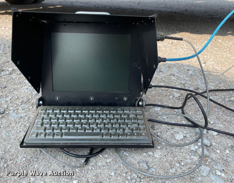 image for item MU9261 2003 Sterling L7500  sewer jetter truck