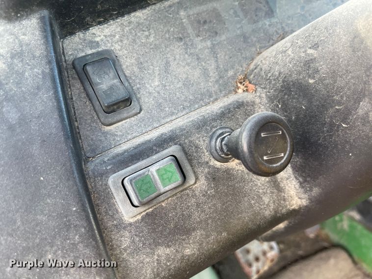 image for item MU9267 2006 John Deere HPX Gator  utility vehicle