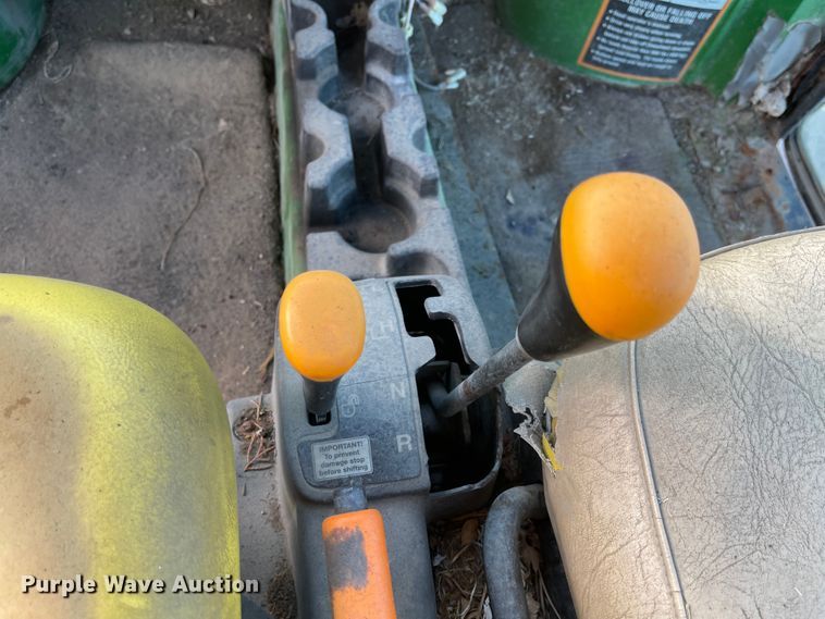 image for item MU9267 2006 John Deere HPX Gator  utility vehicle