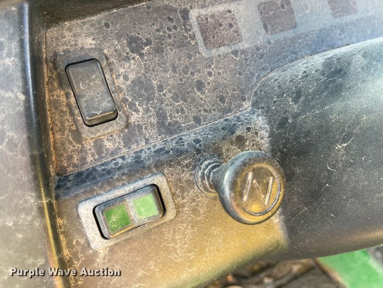 image for item MU9268 2006 John Deere HPX Gator  utility vehicle