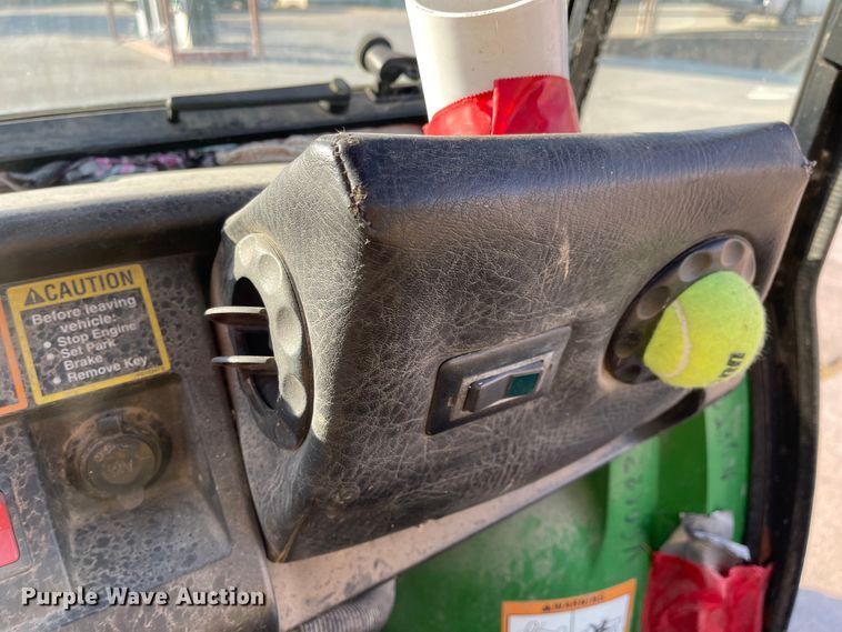 image for item MU9268 2006 John Deere HPX Gator  utility vehicle