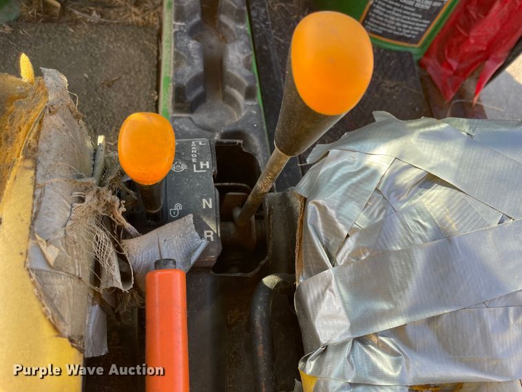 image for item MU9268 2006 John Deere HPX Gator  utility vehicle