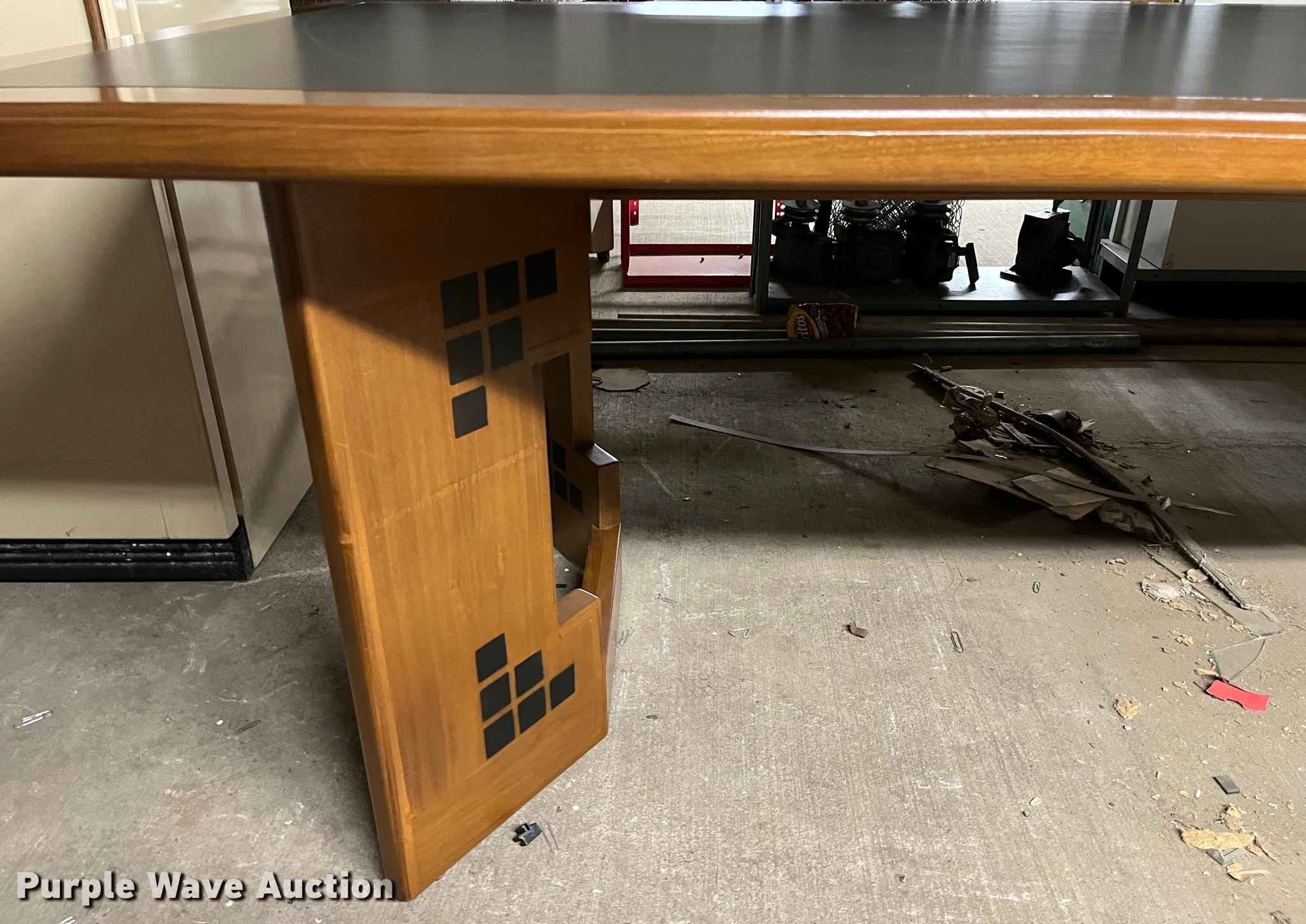 Furniture in Wichita, KS Item LU9520 sold Purple Wave