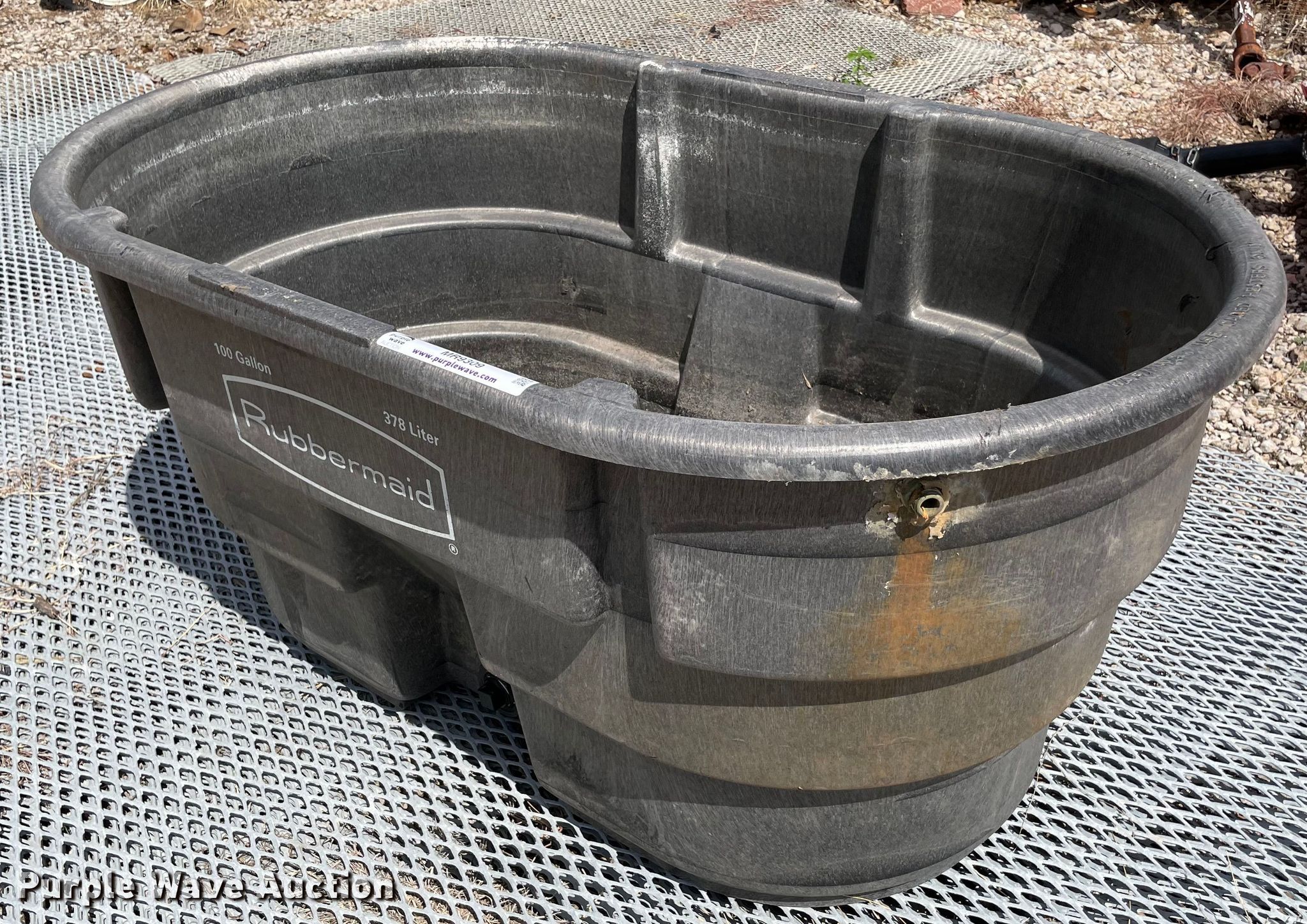 Rubbermaid 100 gallon livestock tank in Oklahoma City, OK Item MR9309