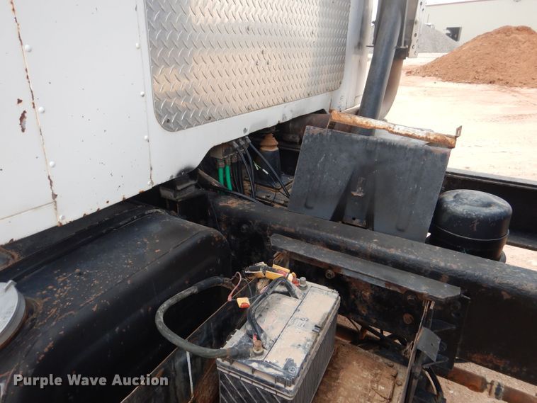 image for item DJ8982 1987 International S2200  manure spreader truck