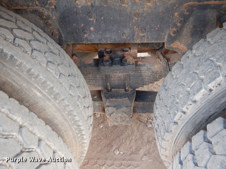 image for item DJ8982 1987 International S2200  manure spreader truck