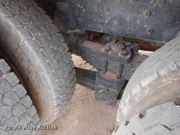 image for item DJ8982 1987 International S2200  manure spreader truck