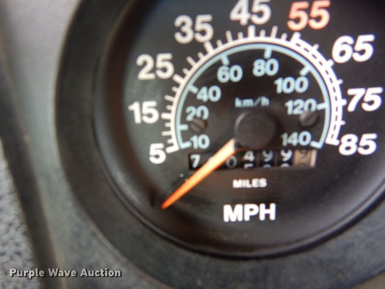 image for item DJ8982 1987 International S2200  manure spreader truck