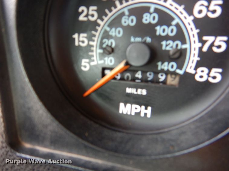 image for item DJ8982 1987 International S2200  manure spreader truck