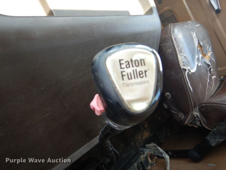 image for item DJ8982 1987 International S2200  manure spreader truck