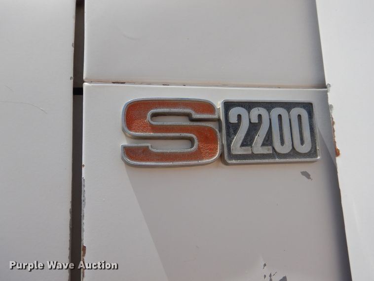 image for item DJ8982 1987 International S2200  manure spreader truck