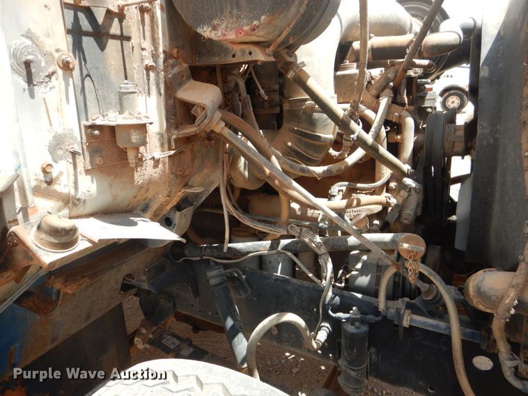 image for item DJ8982 1987 International S2200  manure spreader truck