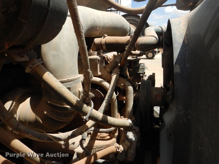 image for item DJ8982 1987 International S2200  manure spreader truck