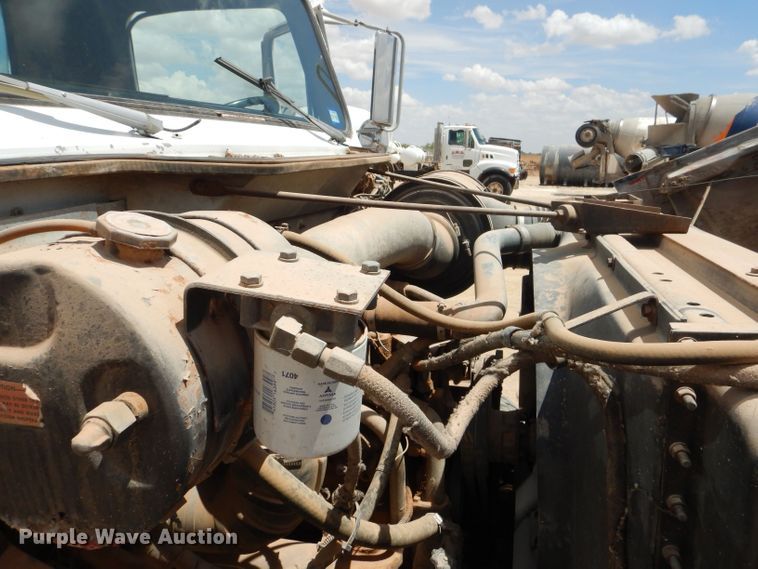 image for item DJ8982 1987 International S2200  manure spreader truck