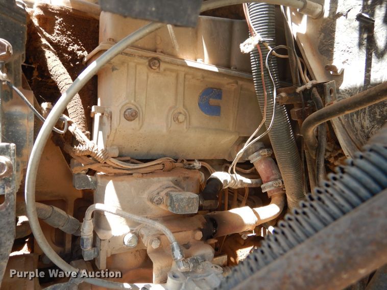 image for item DJ8982 1987 International S2200  manure spreader truck