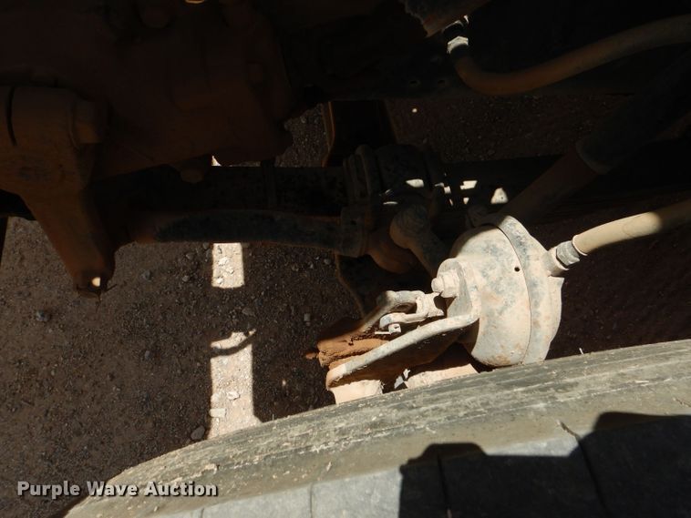 image for item DJ8982 1987 International S2200  manure spreader truck