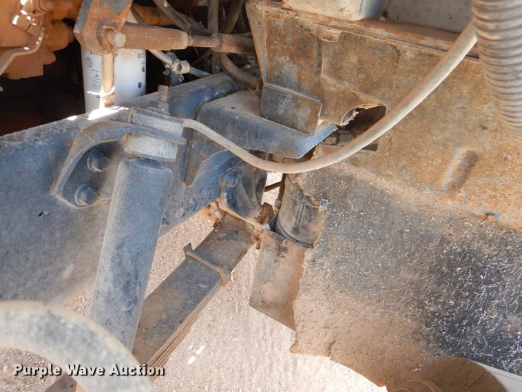 image for item DJ8982 1987 International S2200  manure spreader truck