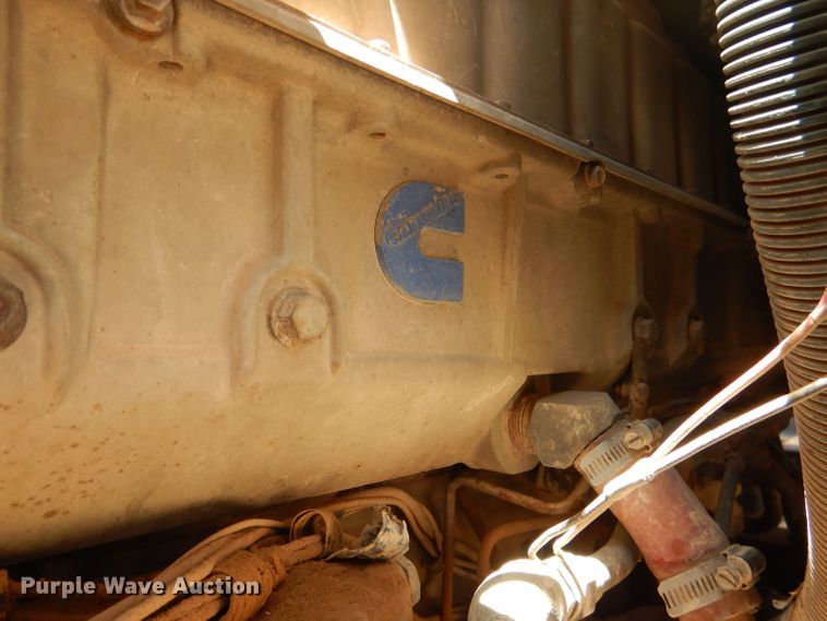 image for item DJ8982 1987 International S2200  manure spreader truck