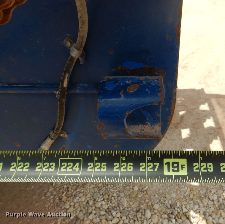 image for item DJ8982 1987 International S2200  manure spreader truck