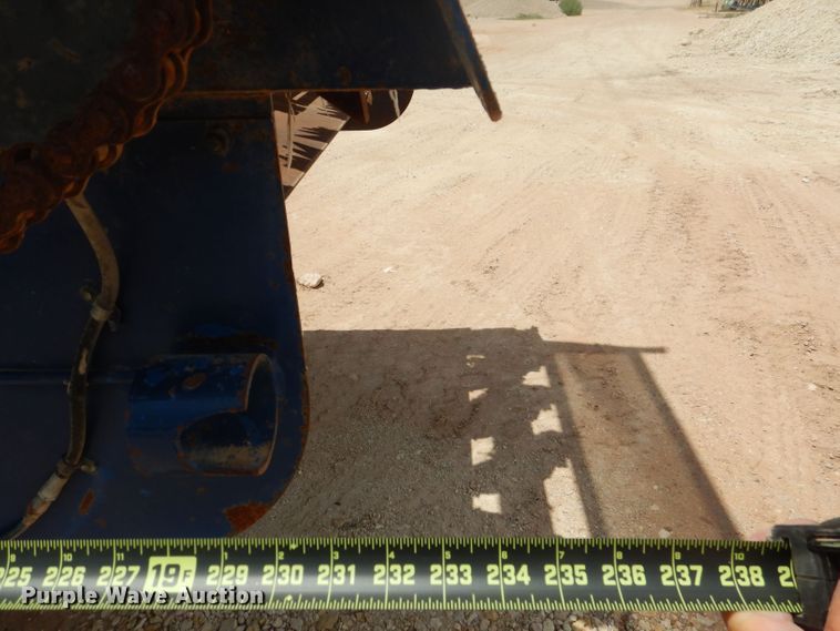 image for item DJ8982 1987 International S2200  manure spreader truck