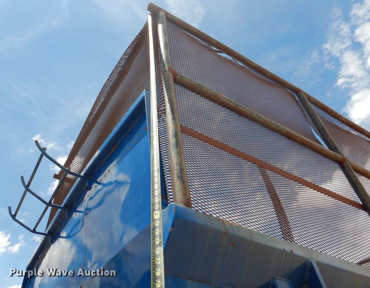 image for item DJ8982 1987 International S2200  manure spreader truck