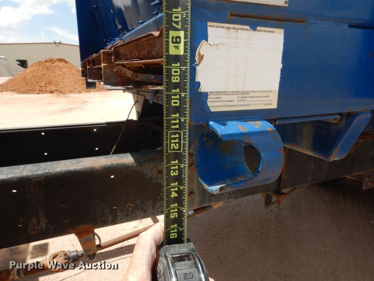 image for item DJ8982 1987 International S2200  manure spreader truck