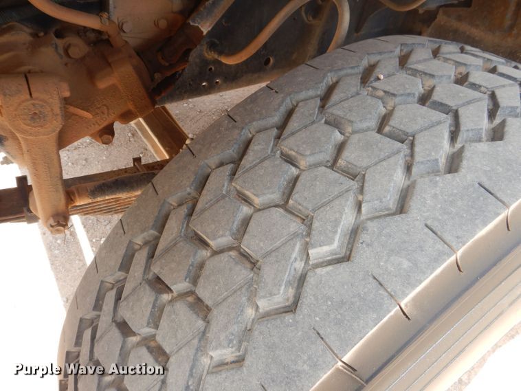 image for item DJ8982 1987 International S2200  manure spreader truck