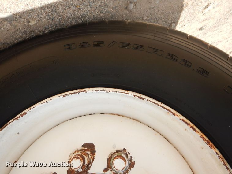 image for item DJ8982 1987 International S2200  manure spreader truck