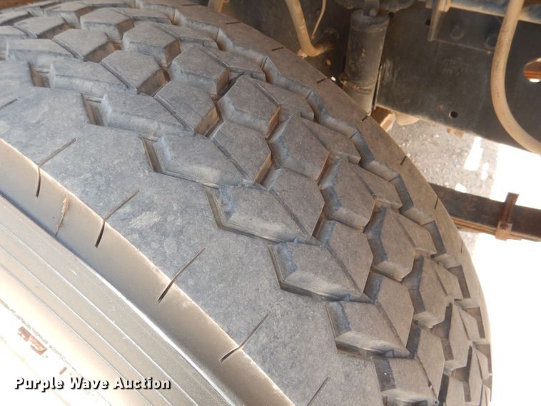 image for item DJ8982 1987 International S2200  manure spreader truck