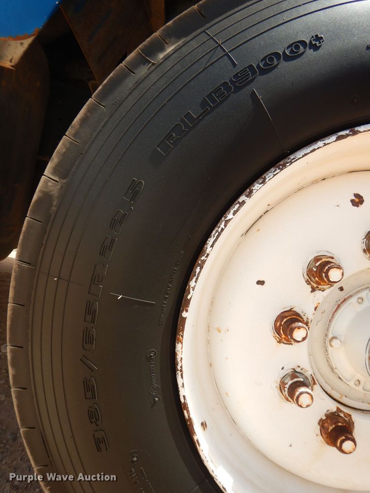 image for item DJ8982 1987 International S2200  manure spreader truck