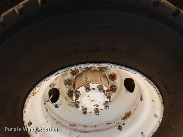 image for item DJ8982 1987 International S2200  manure spreader truck