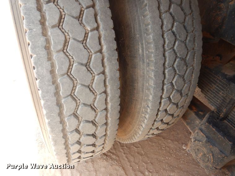 image for item DJ8982 1987 International S2200  manure spreader truck