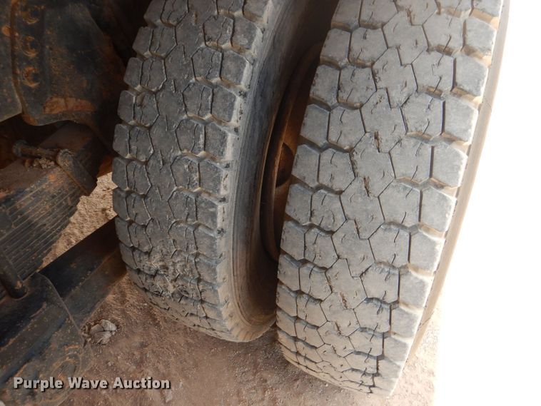 image for item DJ8982 1987 International S2200  manure spreader truck