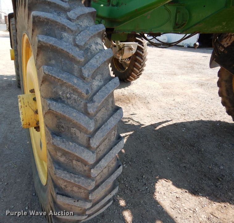 image for item DL1774 John Deere 4730  sprayer