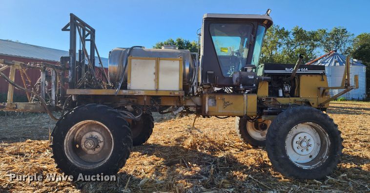 image for item DL6696 Ag-Chem RoGator 664  sprayer