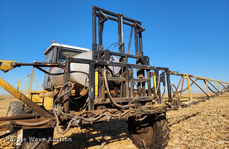 image for item DL6696 Ag-Chem RoGator 664  sprayer