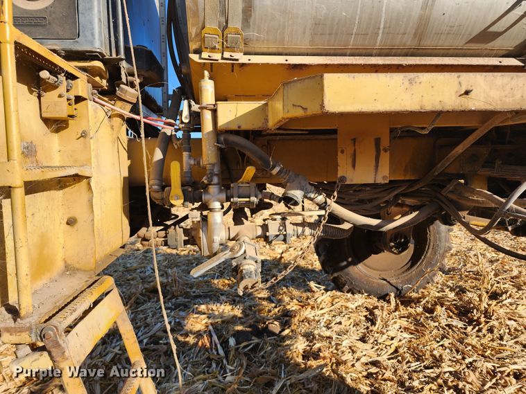 image for item DL6696 Ag-Chem RoGator 664  sprayer