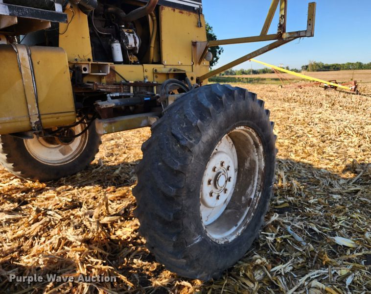image for item DL6696 Ag-Chem RoGator 664  sprayer