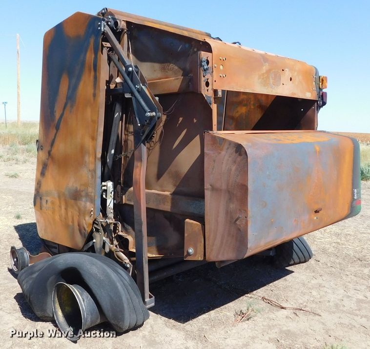 image for item DM2495 2012 John Deere 569  round baler