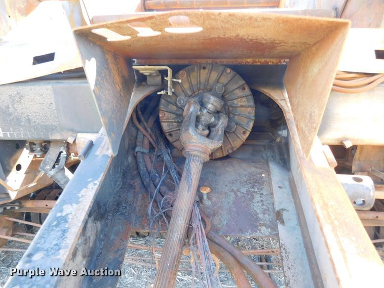 image for item DM2495 2012 John Deere 569  round baler