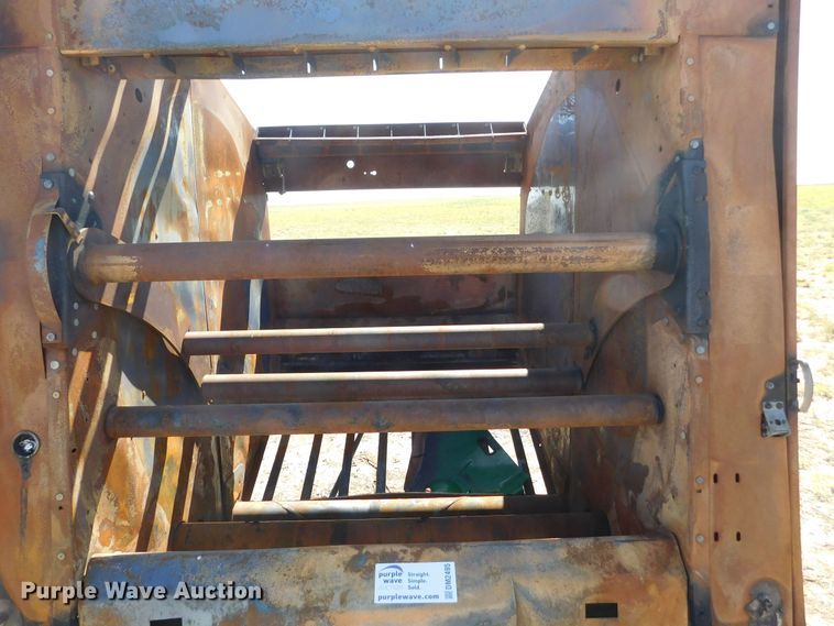 image for item DM2495 2012 John Deere 569  round baler