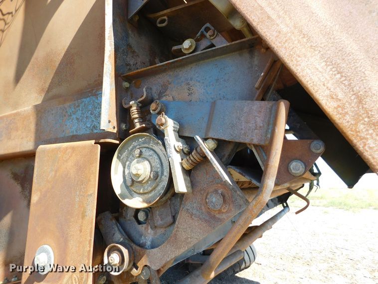 image for item DM2495 2012 John Deere 569  round baler