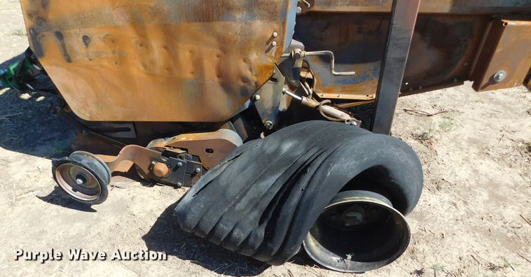 image for item DM2495 2012 John Deere 569  round baler